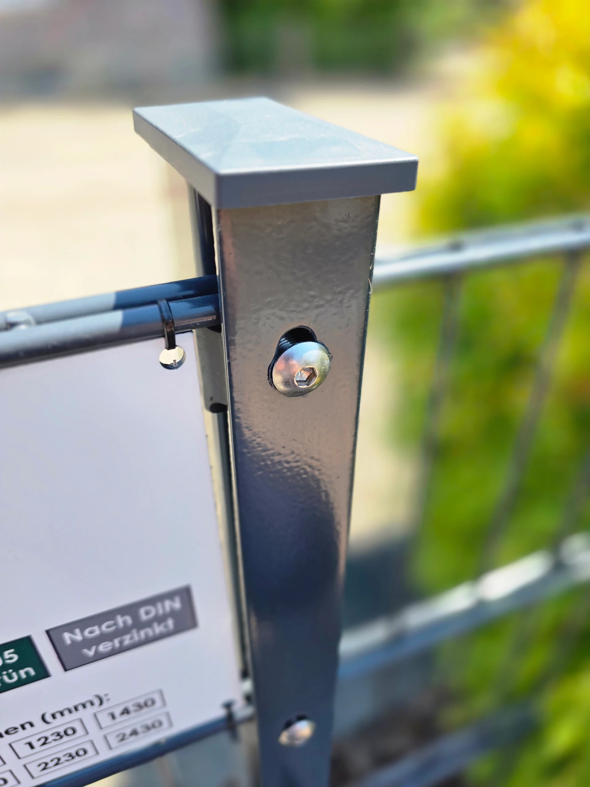 Zaunpfosten mit Zubehör