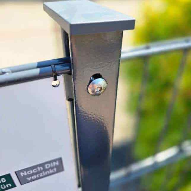 Zaunpfosten mit Zubehör